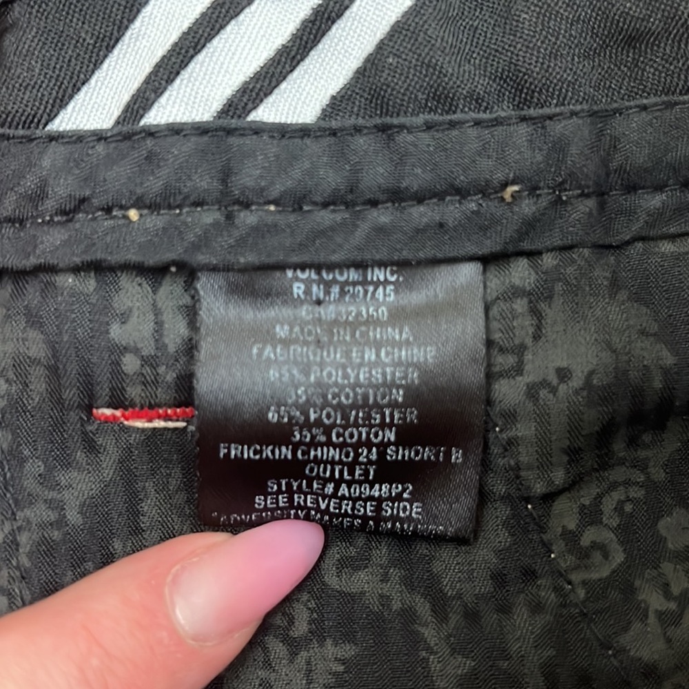 Volcom shorts - Picture 8 of 10